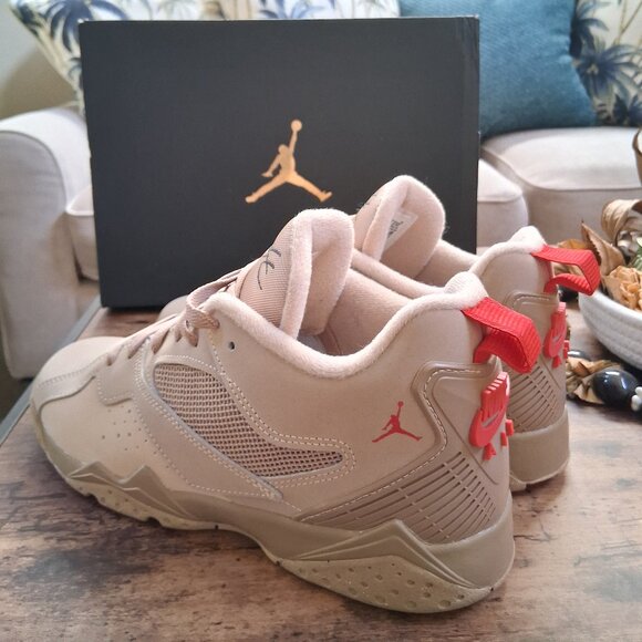 Air Jordan MVP 92 (GS) Desert Camo - Picture 2 of 9